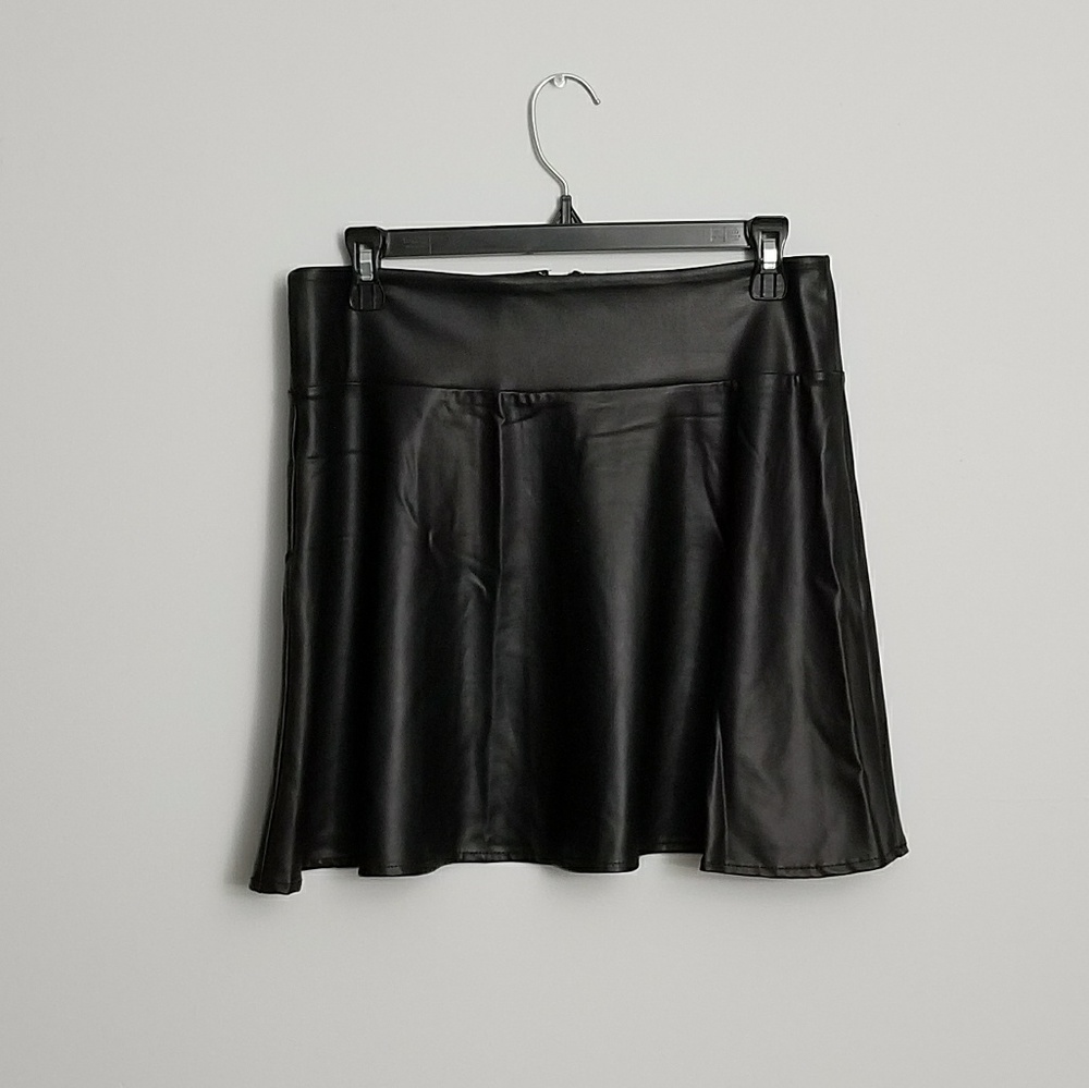 ⭐3/$16 Faux Leather Skater Skirt - Picture 2 of 5